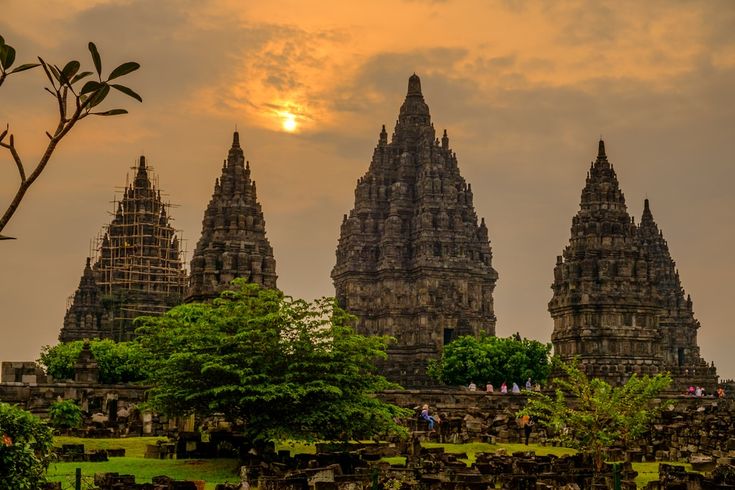 Tim kami sedang membantu pelanggan
